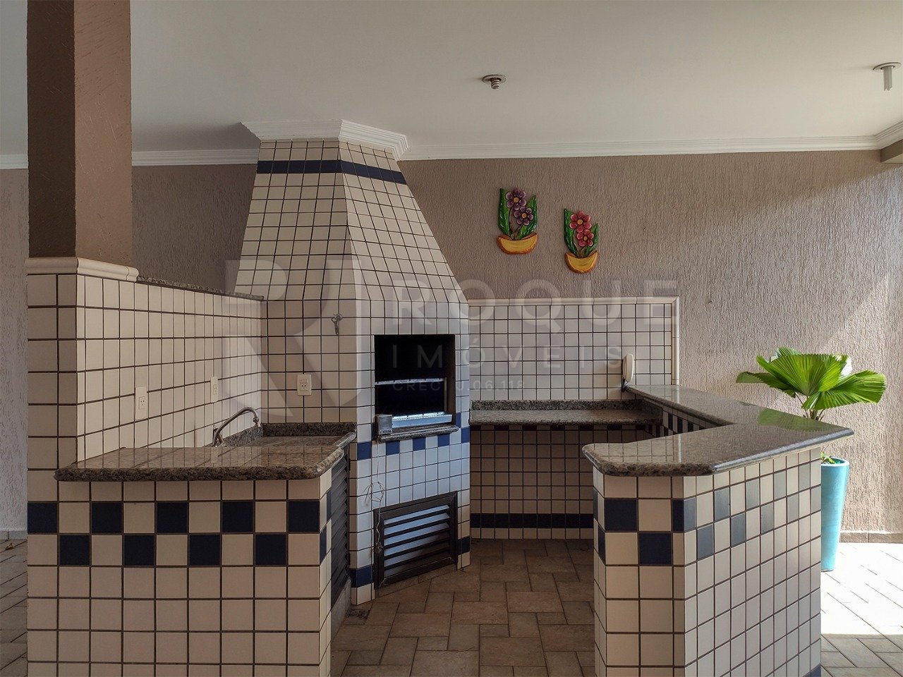 Casa em condomínio à venda no bairro Jardim Aquárius: 