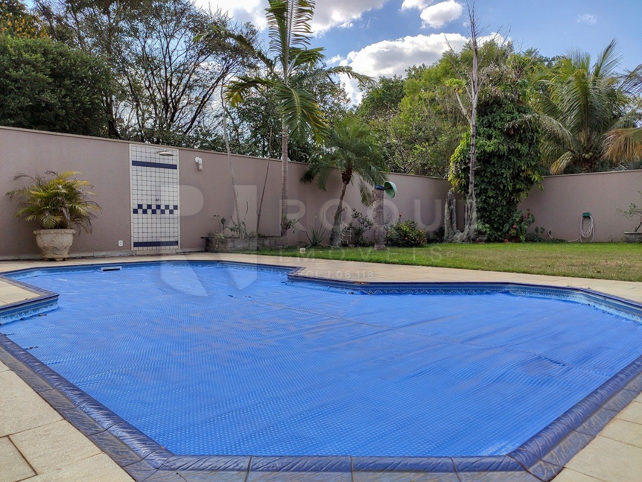 Casa em condomínio à venda no bairro Jardim Aquárius: 