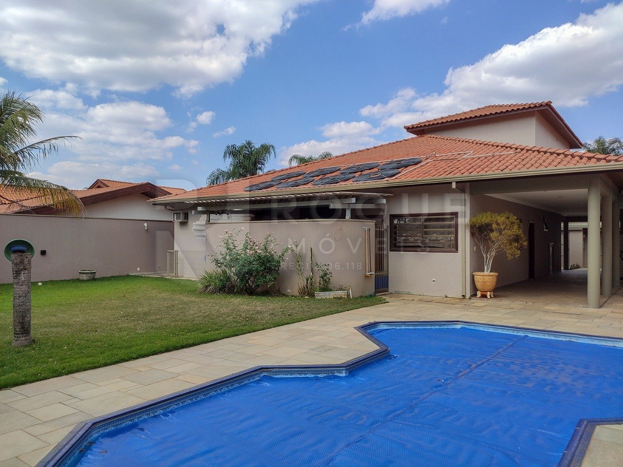 Casa em condomínio à venda no bairro Jardim Aquárius: 