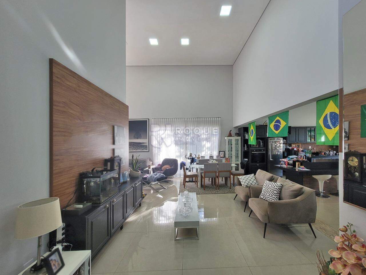 Casa em condomínio à venda no bairro Residencial Ilha de Bali: Sala