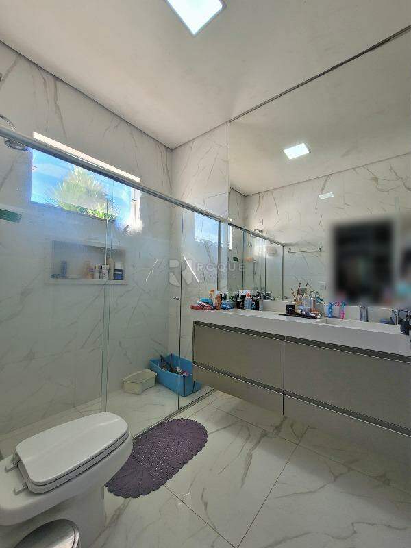 Casa em condomínio à venda no bairro Residencial Ilha de Bali: WC Suíte Master