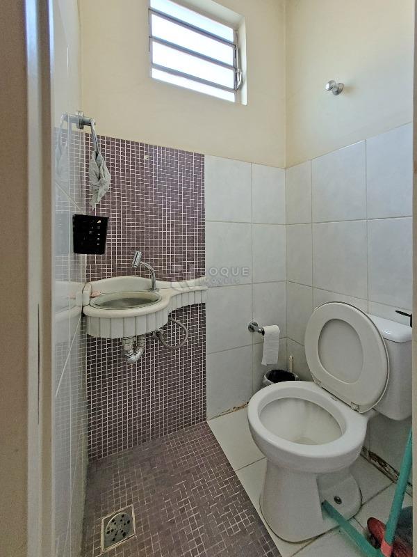 Casa Comercial à venda no bairro Centro: LAVABO