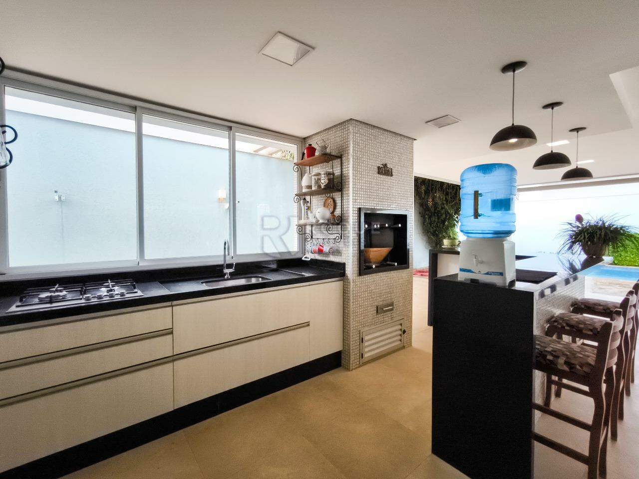 Casa em condomínio à venda no bairro Residencial Ilha de Bali: COZINHA ÁREA GOURMET