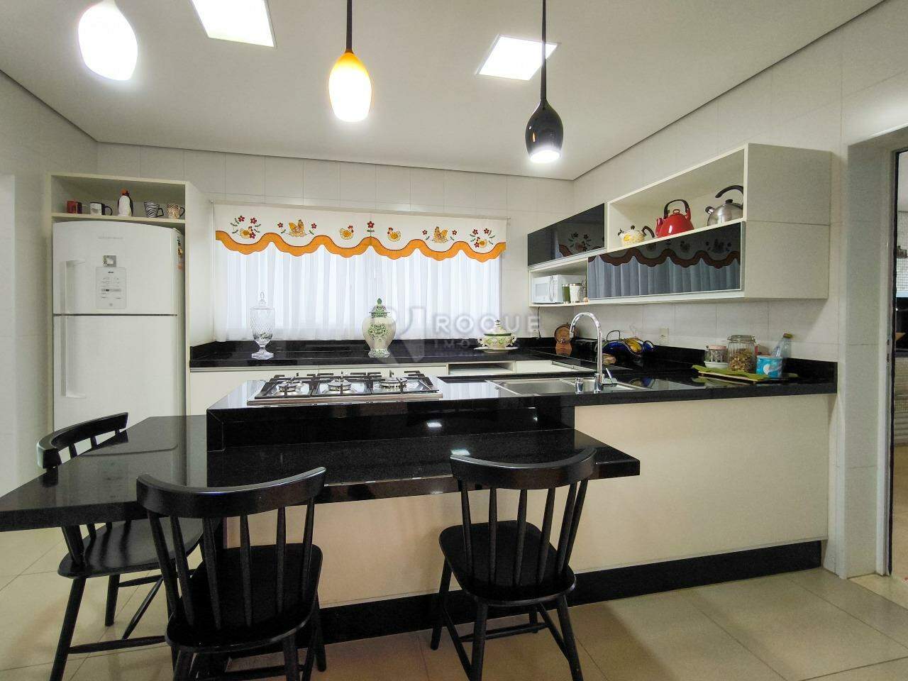 Casa em condomínio à venda no bairro Residencial Ilha de Bali: COZINHA
