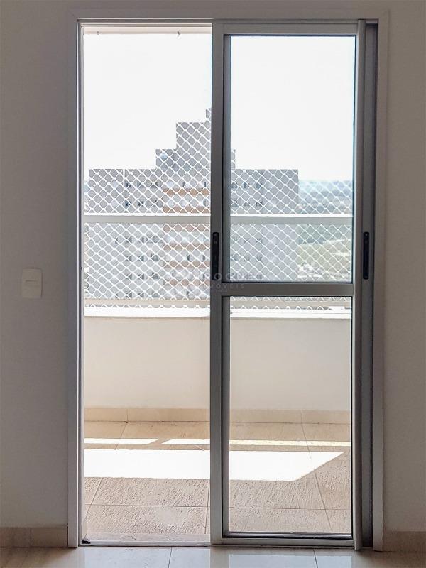 Apartamento para aluguel no bairro Chácaras Antonieta: Sacada