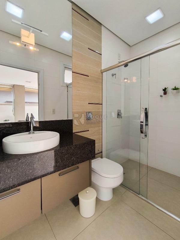 Casa em condomínio à venda no bairro Jardim Florença: BANHEIRO ÁREA GOURMET