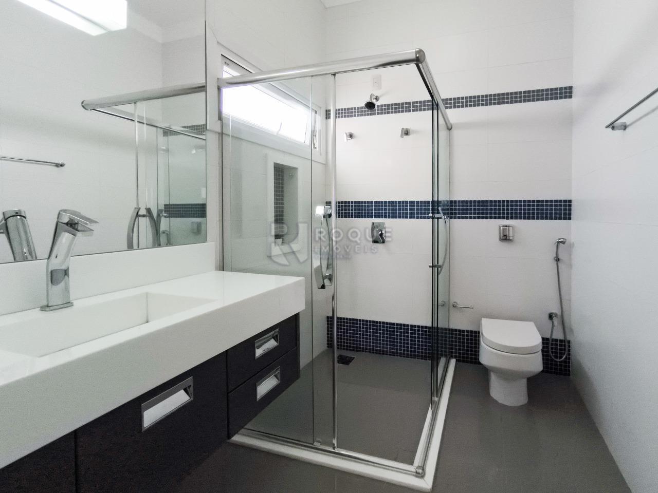 Casa em condomínio à venda no bairro Jardim Florença: WC SUÍTE 2