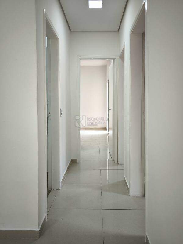 Apartamento à venda no bairro Desmembramento Oscar Antonio Breda: CORREDOR INTERNO