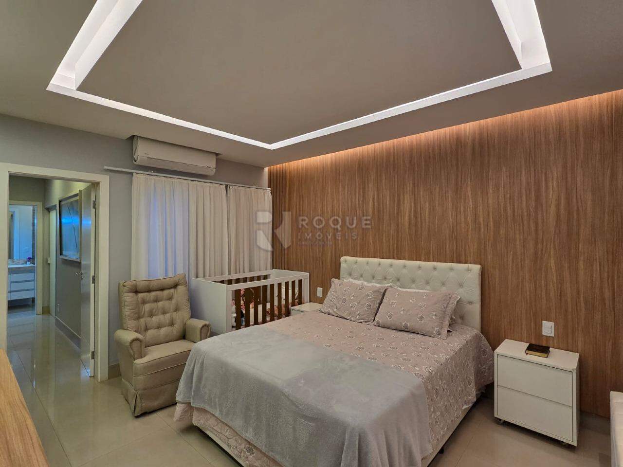 Casa em condomínio à venda no bairro Parque Residencial Roland: Suíte Master