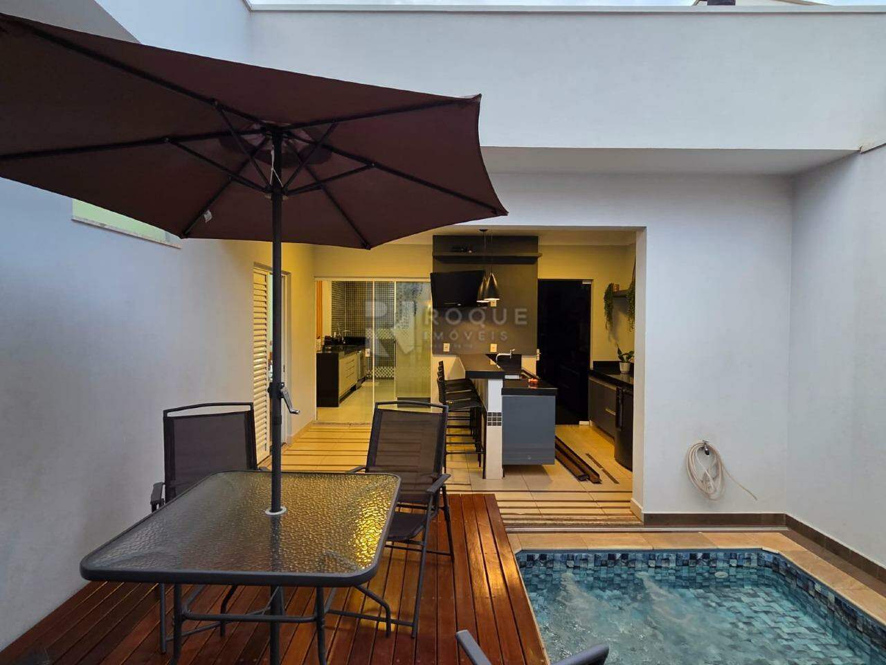 Casa em condomínio à venda no bairro Parque Residencial Roland: Piscina