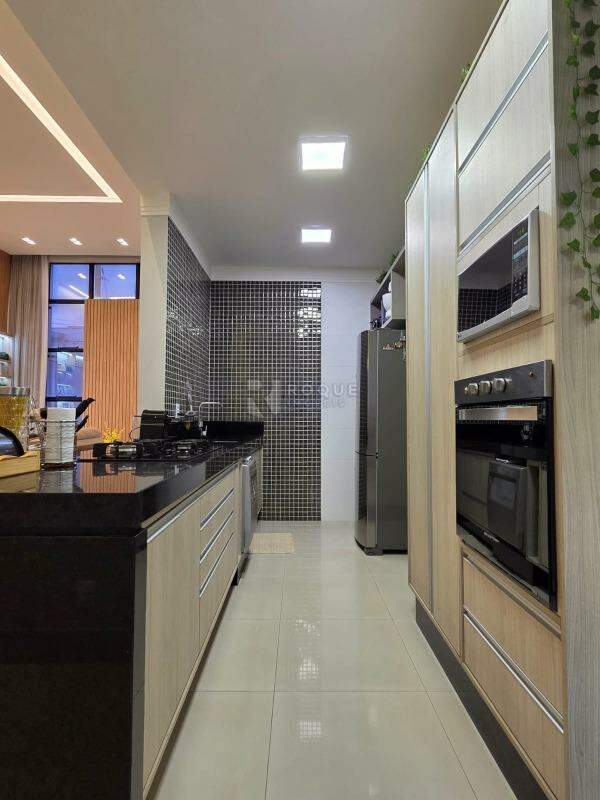 Casa em condomínio à venda no bairro Parque Residencial Roland: Cozinha