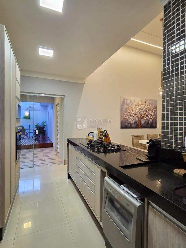 Casa em condomínio à venda no bairro Parque Residencial Roland: Cozinha