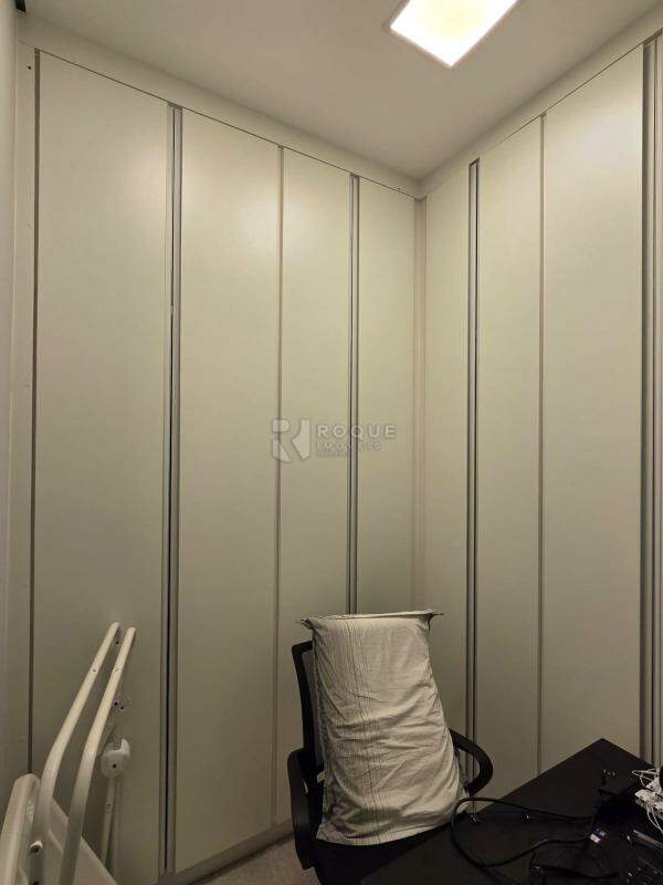 Casa em condomínio à venda no bairro Parque Residencial Roland: Closet Suíte Master