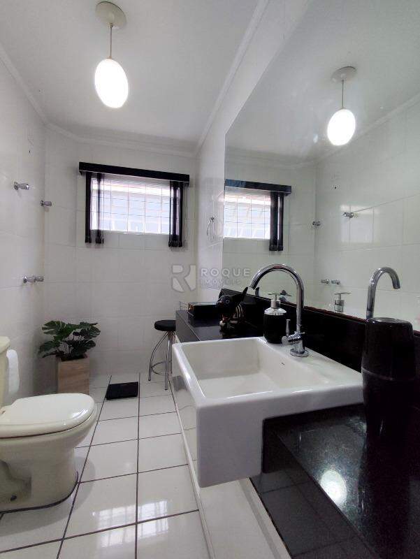 Casa Residencial à venda no bairro Centro: LAVABO
