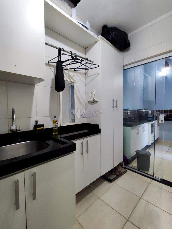 Casa Residencial à venda no bairro Centro: LAVANDERIA