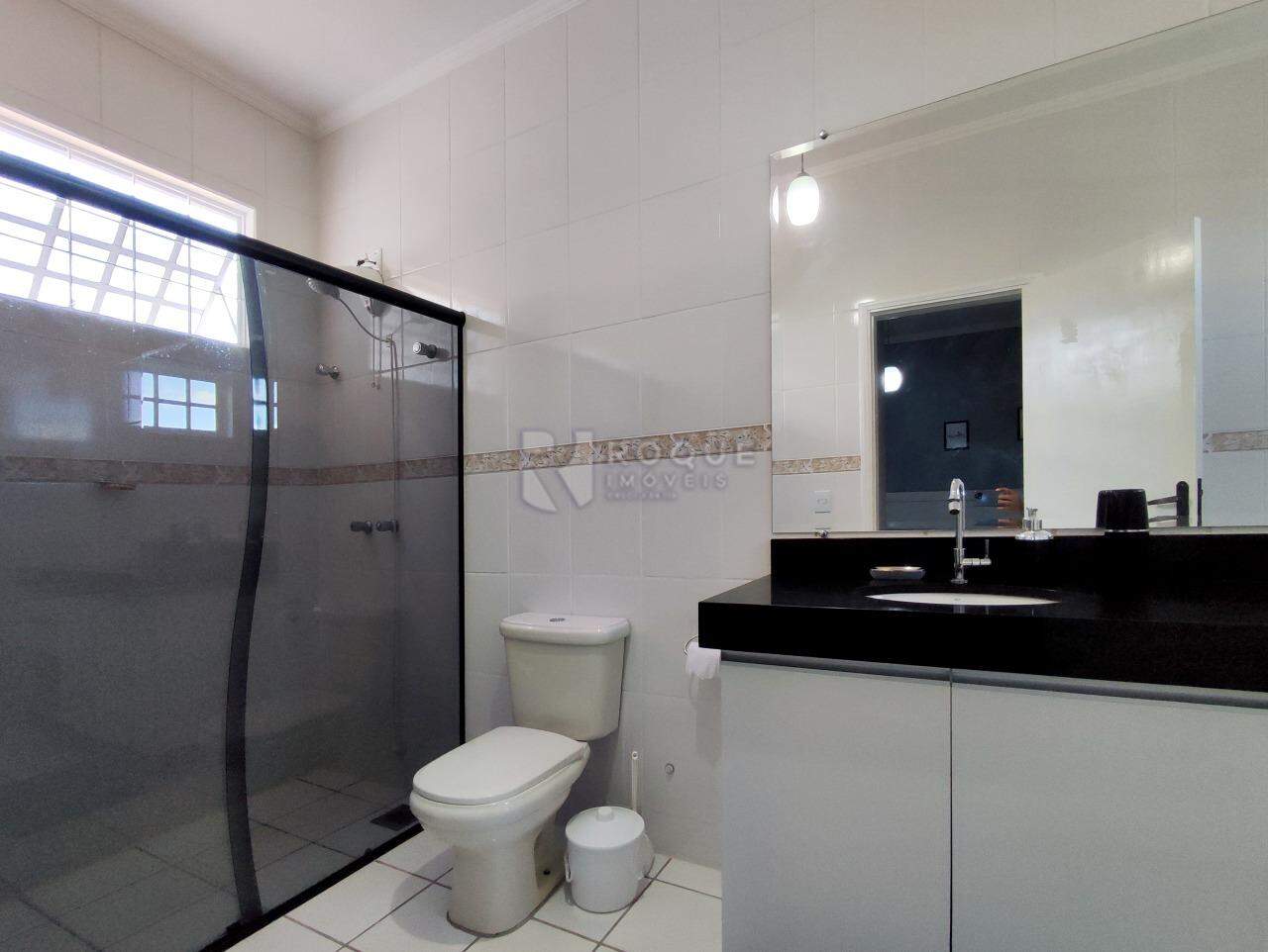 Casa Residencial à venda no bairro Centro: BANHEIRO SUÍTE 1