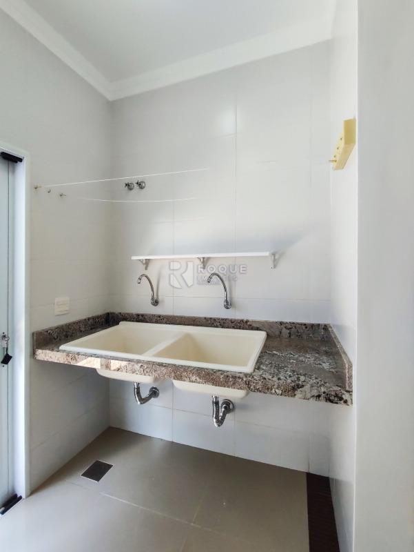 Casa em condomínio à venda no bairro Portal de São Clemente: LAVANDERIA