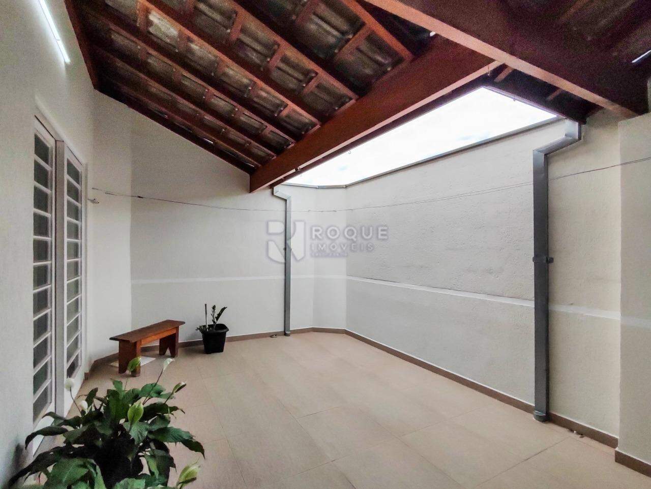 Casa Residencial à venda no bairro Jardim São Roque: ÁREA DE VARAL