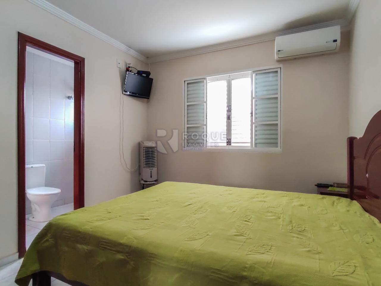 Casa Residencial à venda no bairro Jardim São Roque: SUÍTE