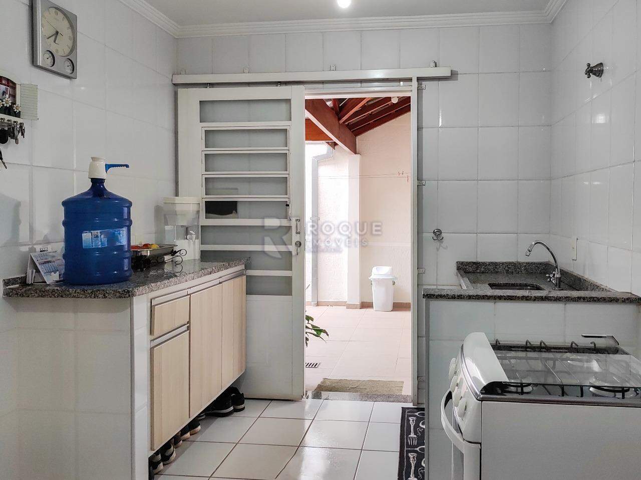 Casa Residencial à venda no bairro Jardim São Roque: COZINHA
