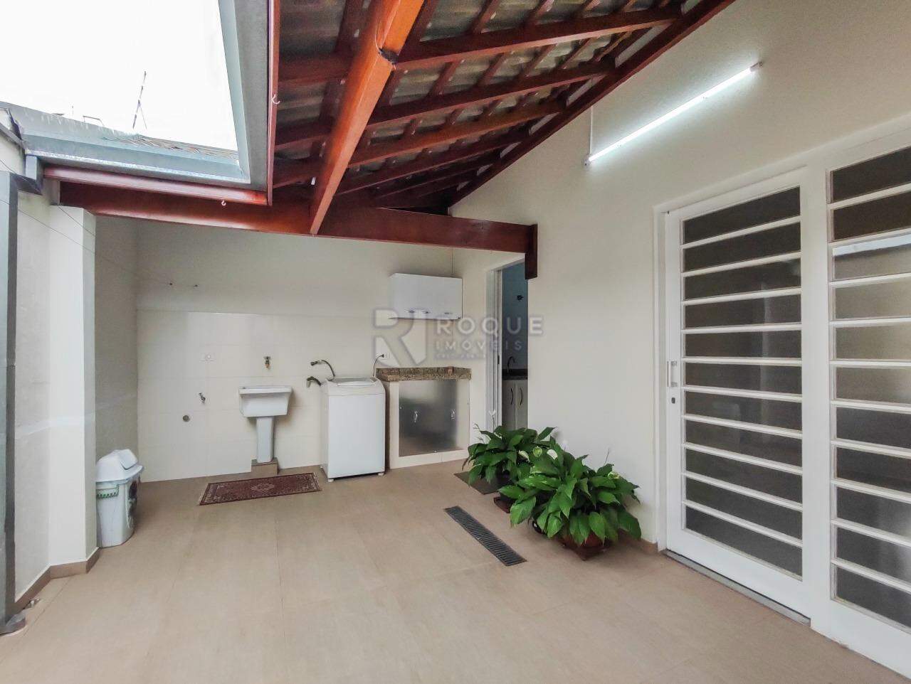 Casa Residencial à venda no bairro Jardim São Roque: ÁREA DE SERVIÇO