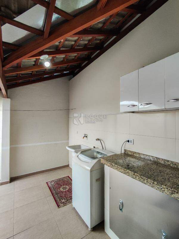 Casa Residencial à venda no bairro Jardim São Roque: LAVANDERIA