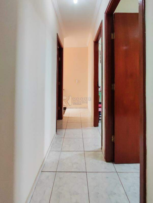 Casa Residencial à venda no bairro Jardim São Roque: CORREDOR INTERNO
