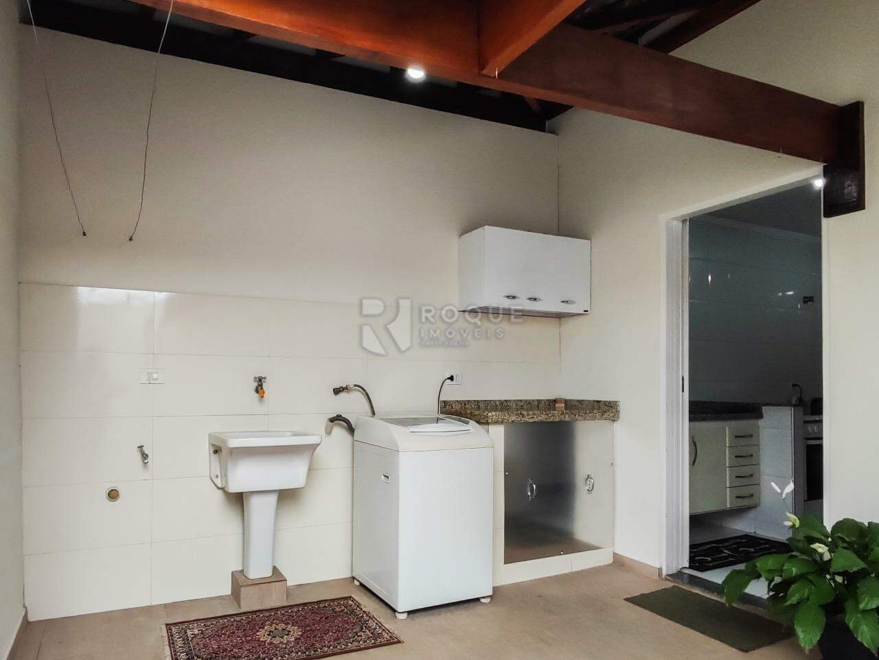 Casa Residencial à venda no bairro Jardim São Roque: ÁREA DE SERVIÇO