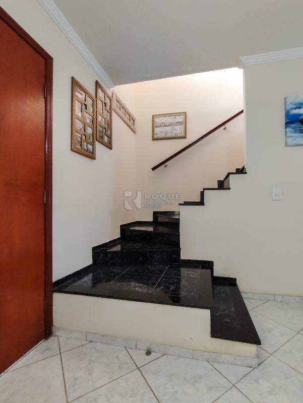 Casa Residencial à venda no bairro Jardim São Roque: ACESSO PISO SUPERIOR