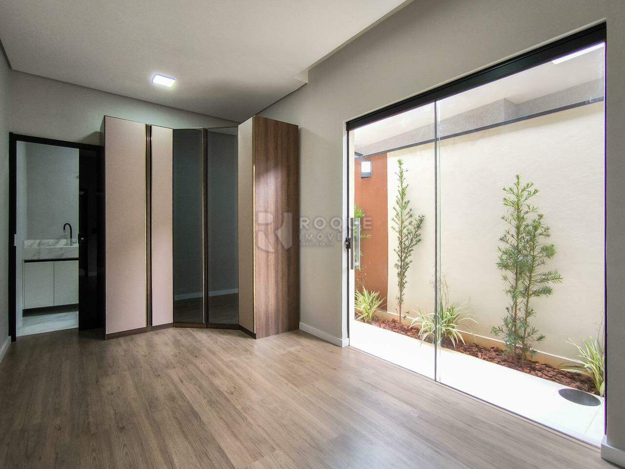 Casa em condomínio à venda no bairro Jardim Solar dos Nobres: SUÍTE
