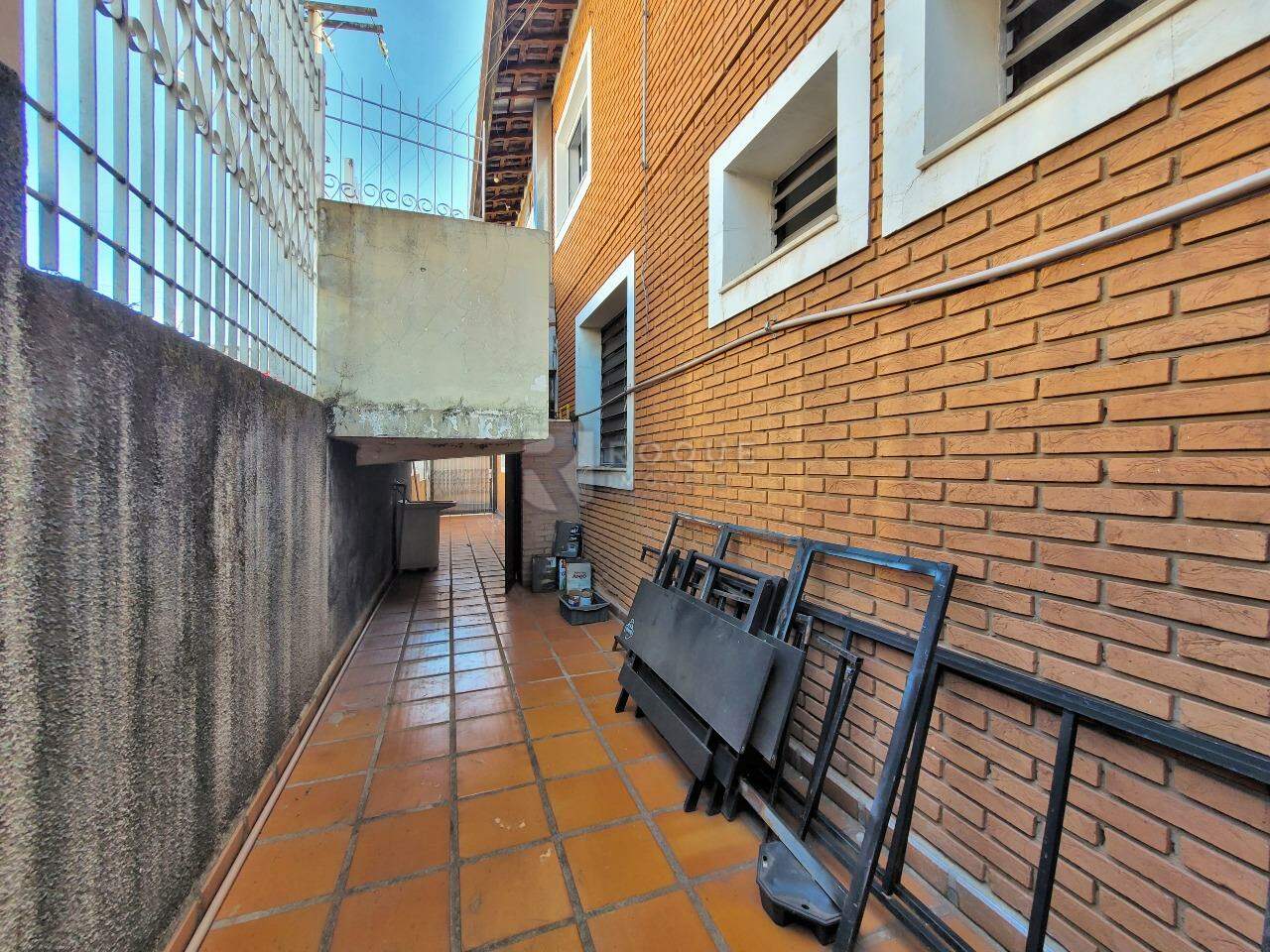 Salão para aluguel no bairro Vila São João: Corredor lateral