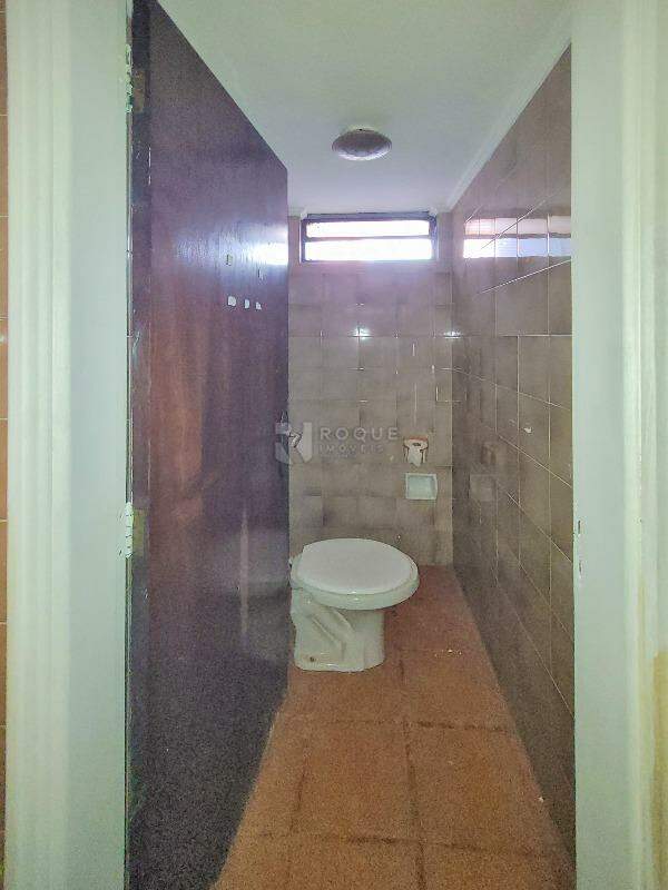 Salão para aluguel no bairro Vila São João: WC feminino