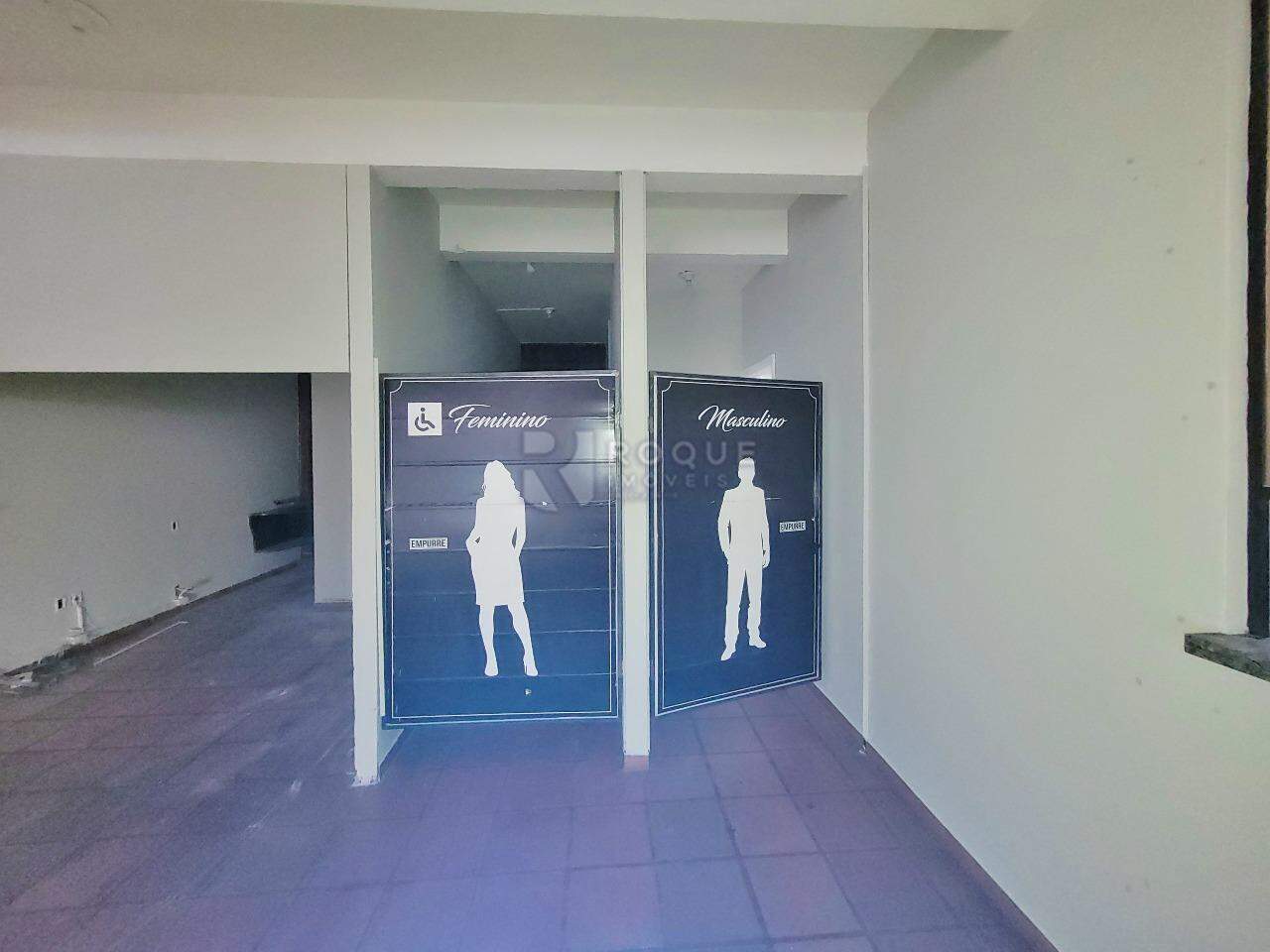 Salão para aluguel no bairro Vila São João: Sanitários
