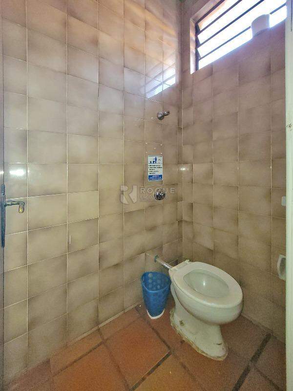 Salão para aluguel no bairro Vila São João: WC masculino