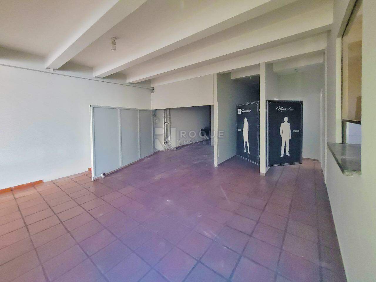 Salão para aluguel no bairro Vila São João: Salão fundos
