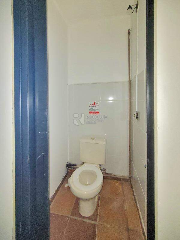 Salão para aluguel no bairro Vila São João: WC feminino