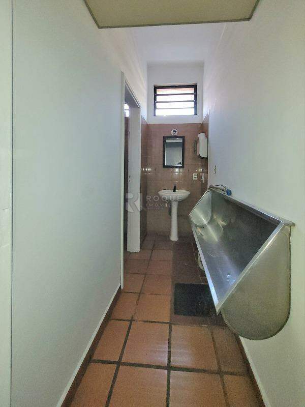 Salão para aluguel no bairro Vila São João: WC masculino