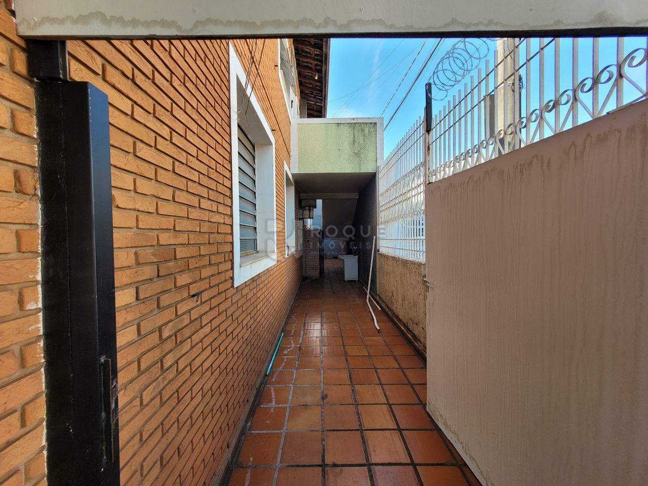 Salão para aluguel no bairro Vila São João: Corredor lateral