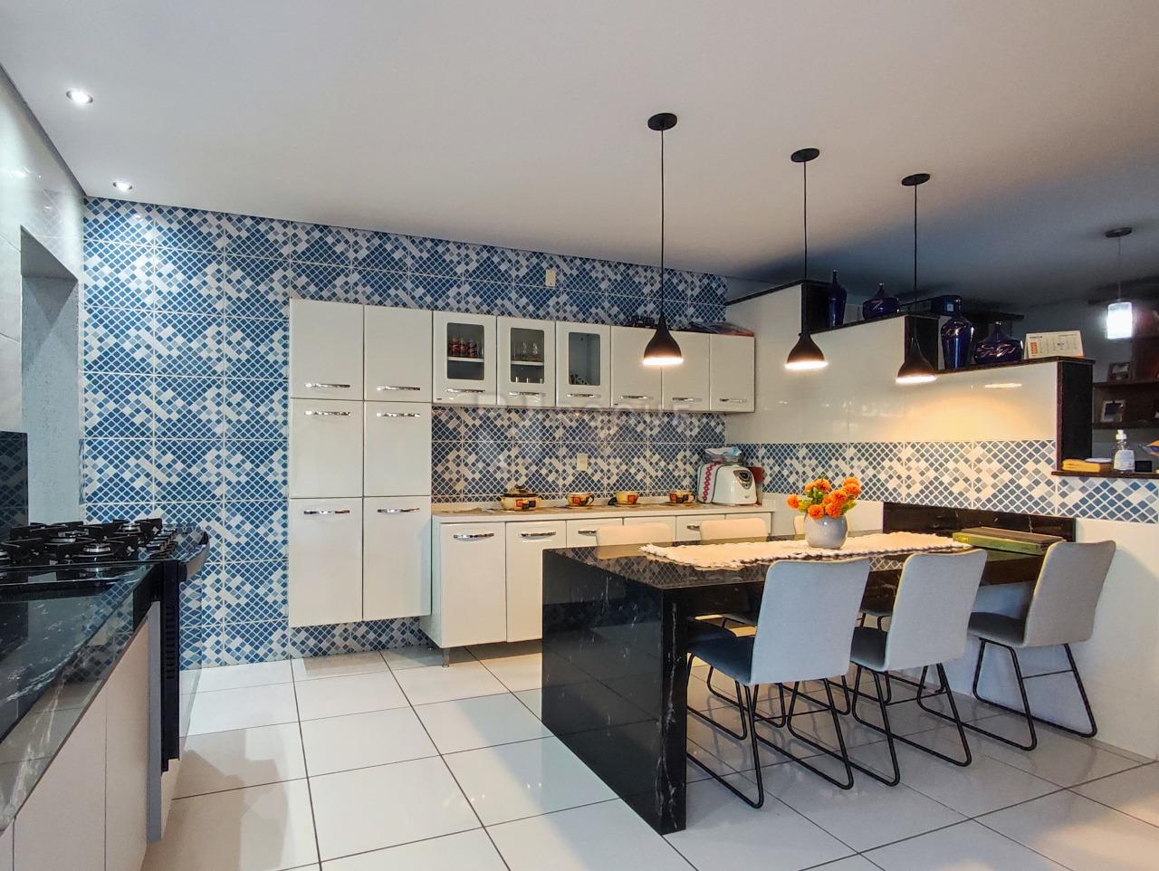 Casa Residencial à venda no bairro Parque Hippolyto: COZINHA