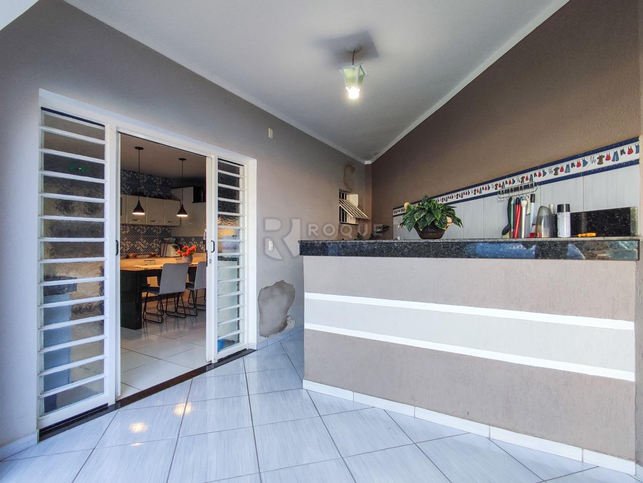 Casa Residencial à venda no bairro Parque Hippolyto: ÁREA DE SERVIÇO