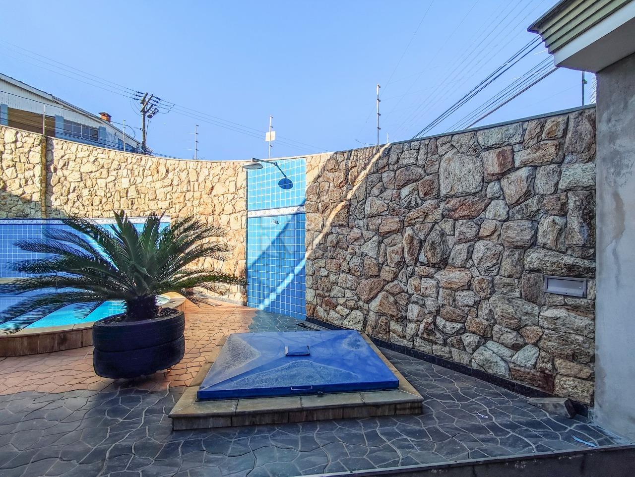 Casa Residencial à venda no bairro Parque Hippolyto: DUCHA