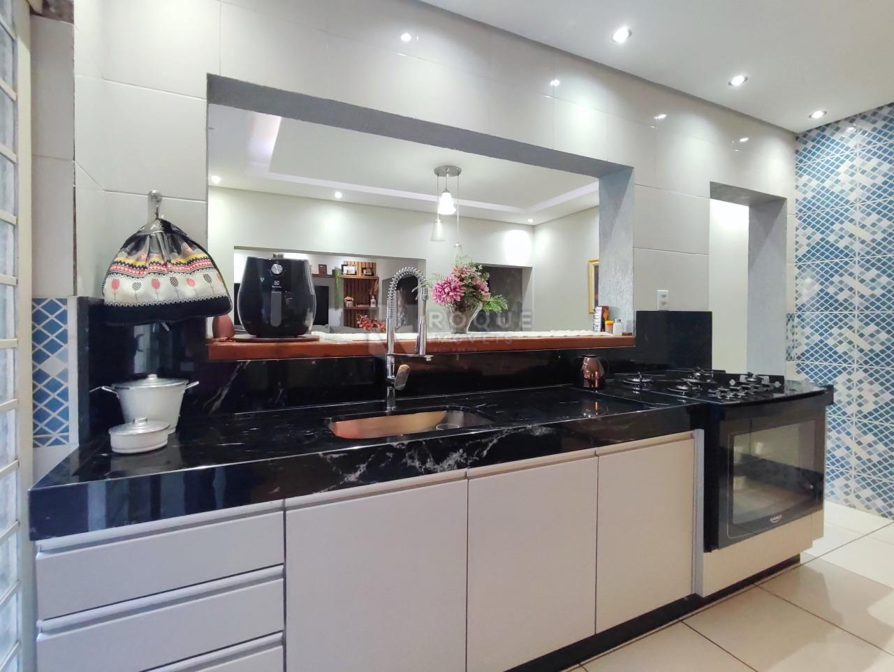 Casa Residencial à venda no bairro Parque Hippolyto: COZINHA