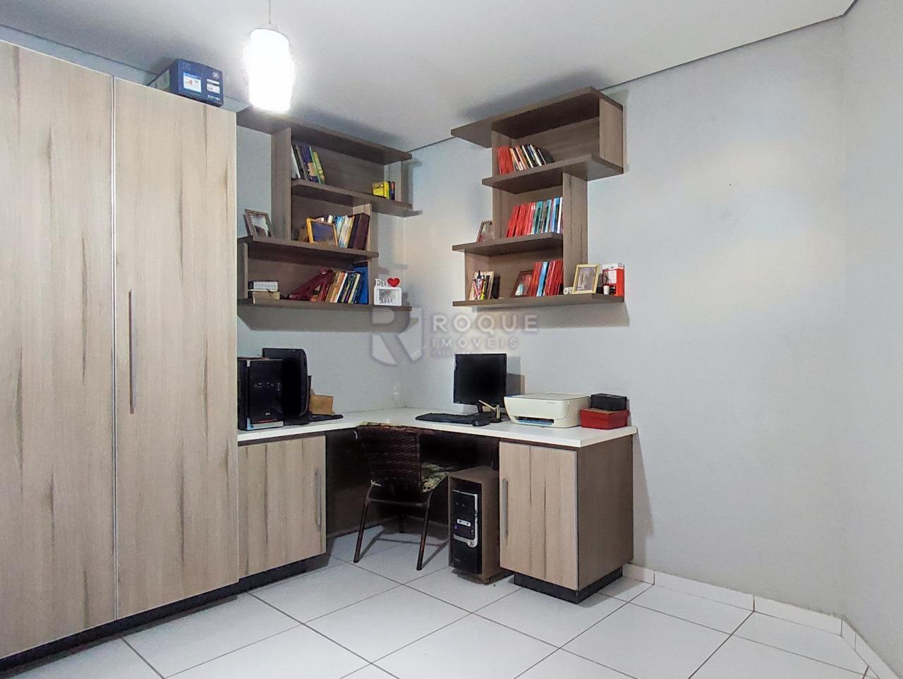 Casa Residencial à venda no bairro Parque Hippolyto: ESCRITÓRIO