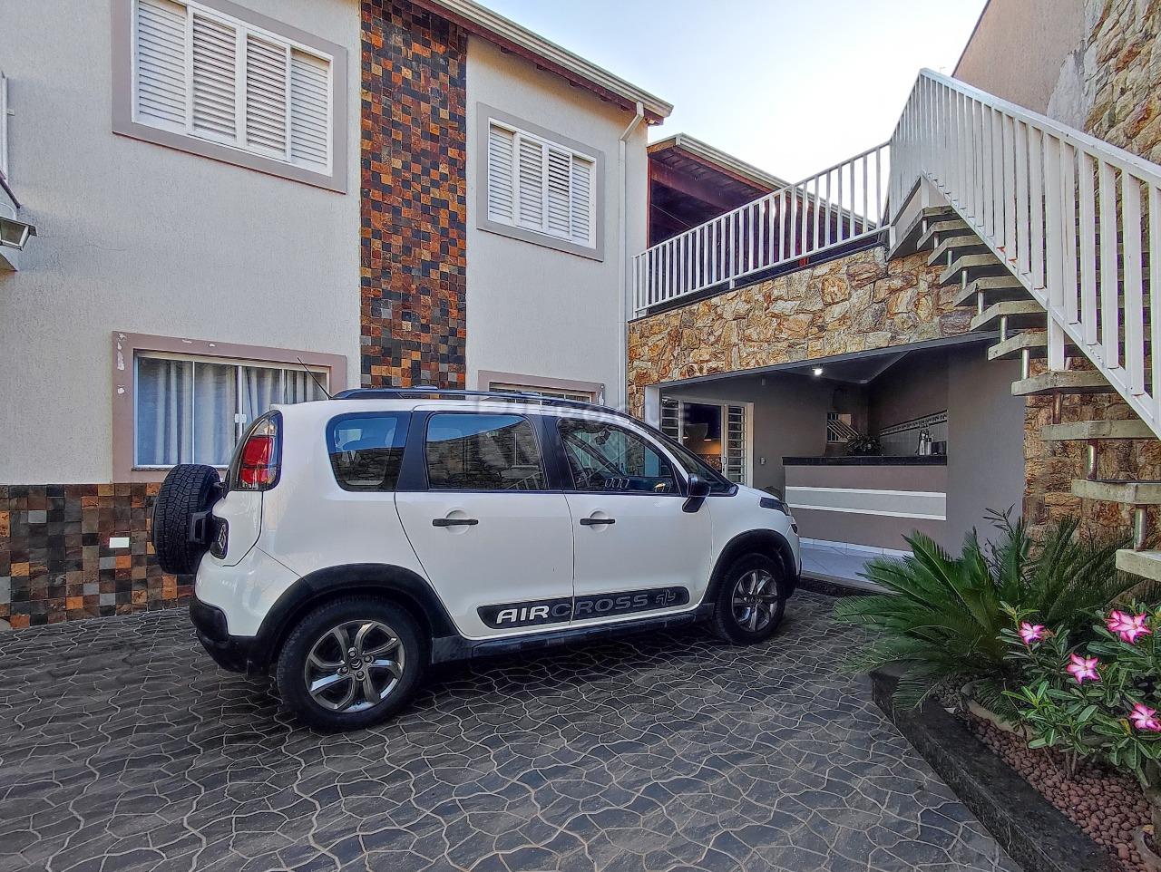 Casa Residencial à venda no bairro Parque Hippolyto: GARAGEM