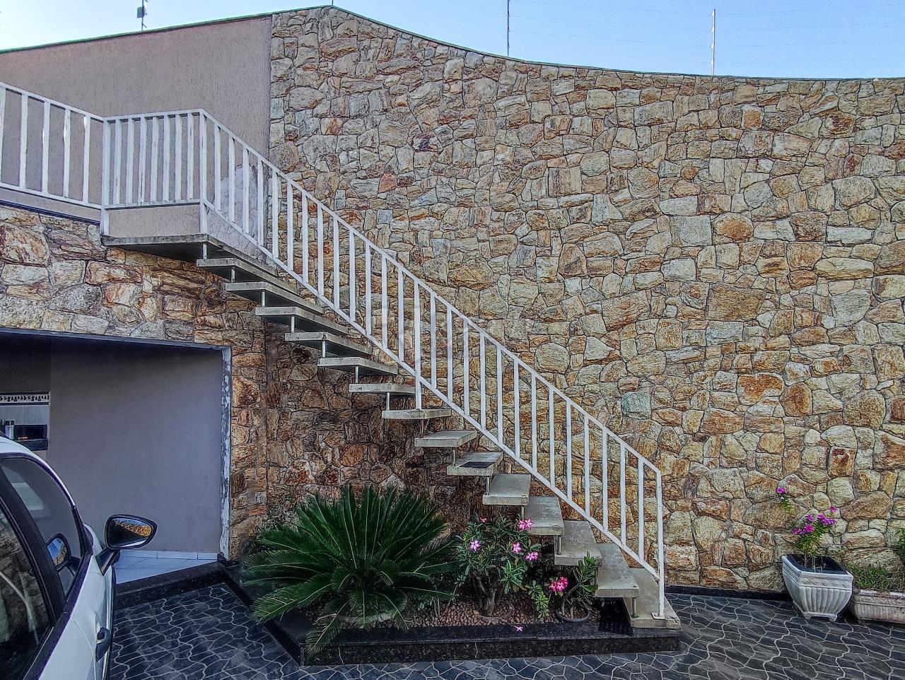 Casa Residencial à venda no bairro Parque Hippolyto: ACESSO PISO SUPERIOR