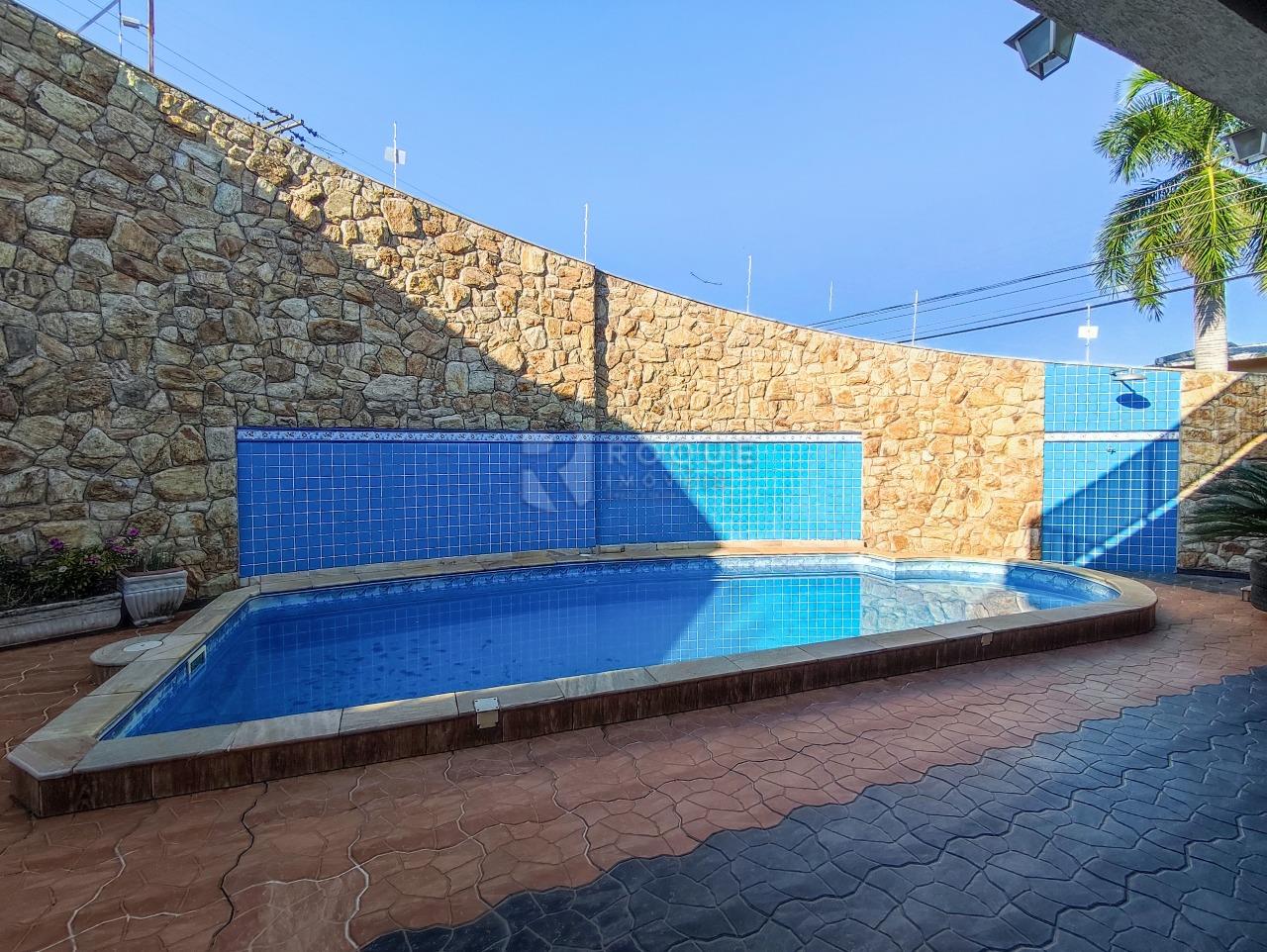 Casa Residencial à venda no bairro Parque Hippolyto: PISCINA