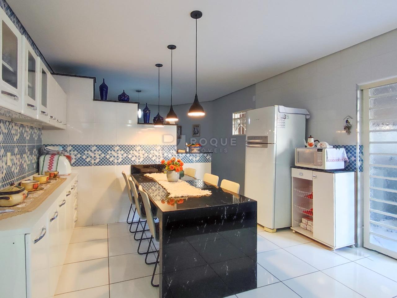 Casa Residencial à venda no bairro Parque Hippolyto: COZINHA