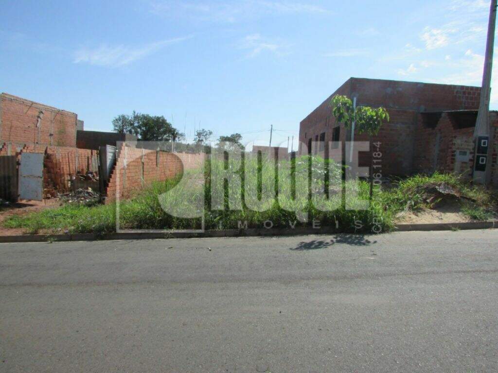 Terreno à venda no bairro Residencial Palmeira Real: 