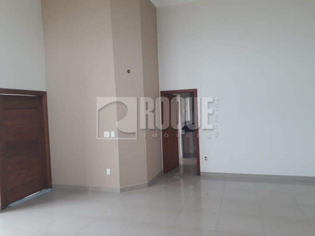 Casa em condomínio à venda no bairro Parque Residencial Roland: 