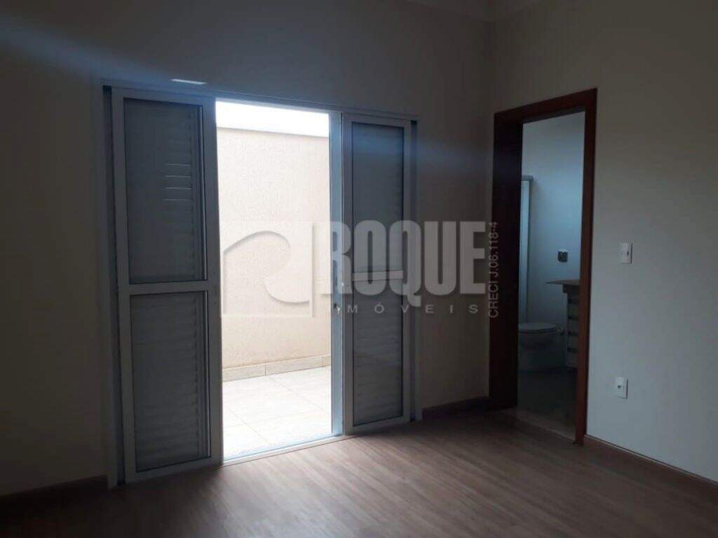 Casa em condomínio à venda no bairro Parque Residencial Roland: 